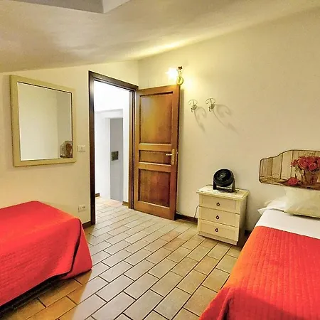 Apartamento In Sleeps 4 1