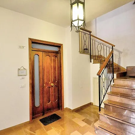 Apartment In Sleeps 4 1 *